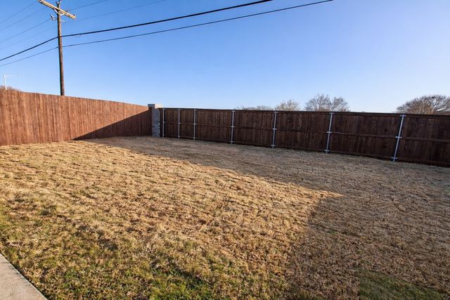 1324 Stuarts Forest Drive, Denton, TX 76207