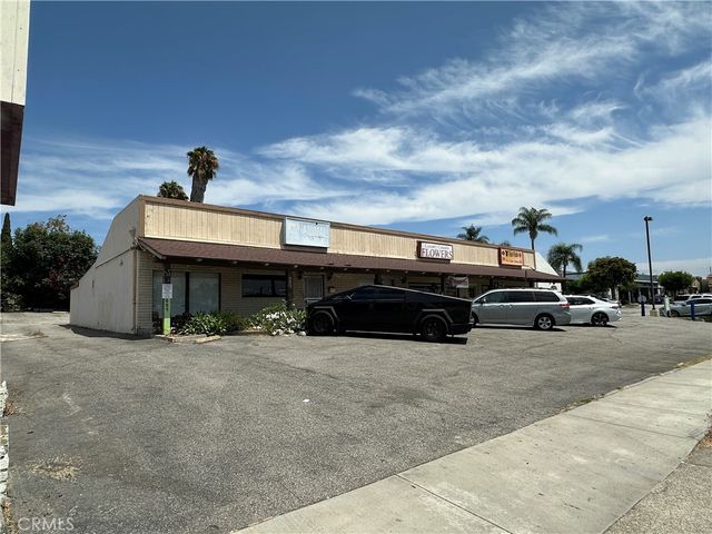 841 E Whittier, La Habra, CA 90631