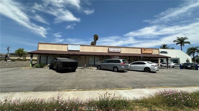 841 E Whittier, La Habra, CA 90631
