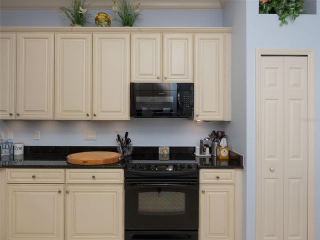6725 41ST STREET CIRCLE E, Sarasota, FL 34243