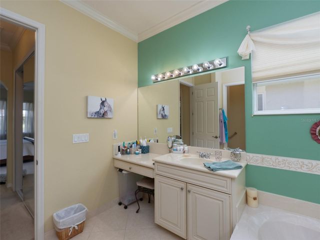 6725 41ST STREET CIRCLE E, Sarasota, FL 34243
