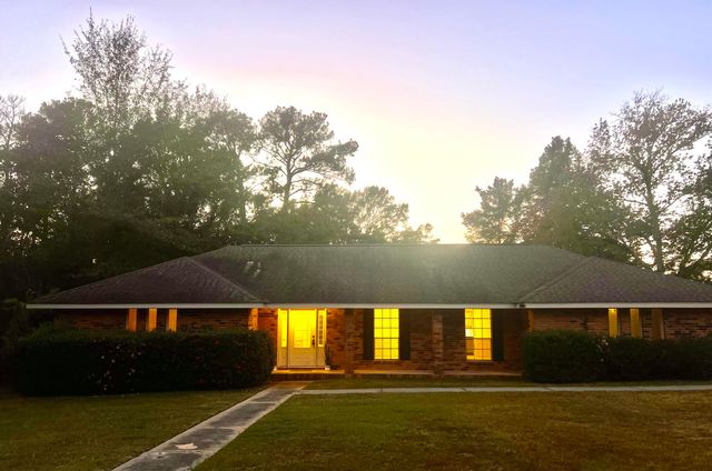 101 Tall Pines Dr., Hattiesburg, MS 39402