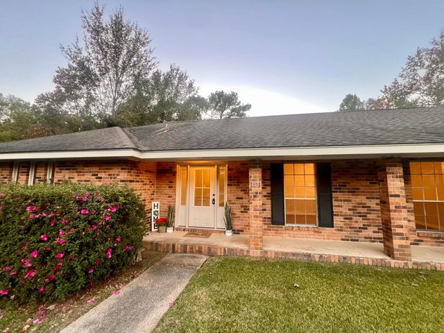 101 Tall Pines Dr., Hattiesburg, MS 39402