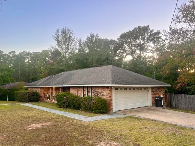 101 Tall Pines Dr., Hattiesburg, MS 39402