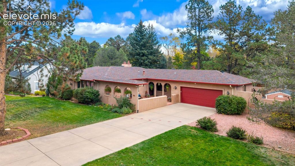 555 N Bear Paw Lane, Colorado Springs, CO 80906 — photo 2