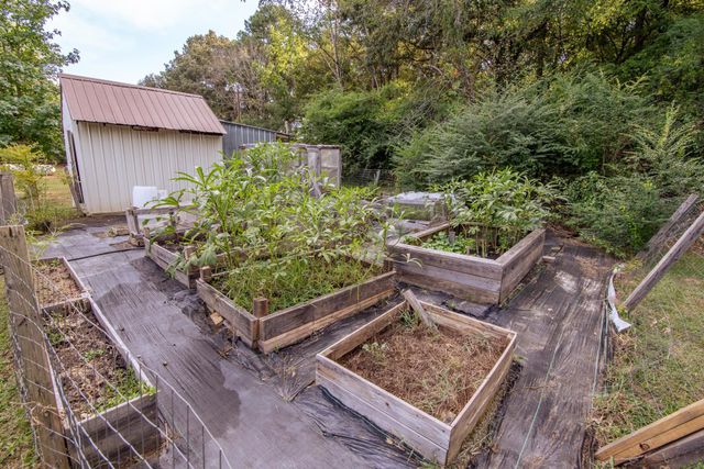 10 HARDY RD, Adamsville, TN 38310