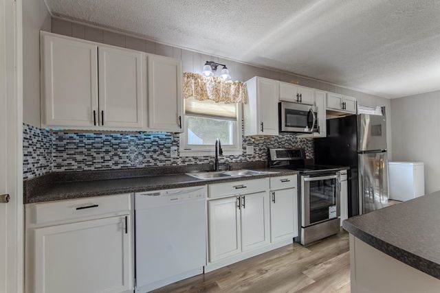 10 HARDY RD, Adamsville, TN 38310