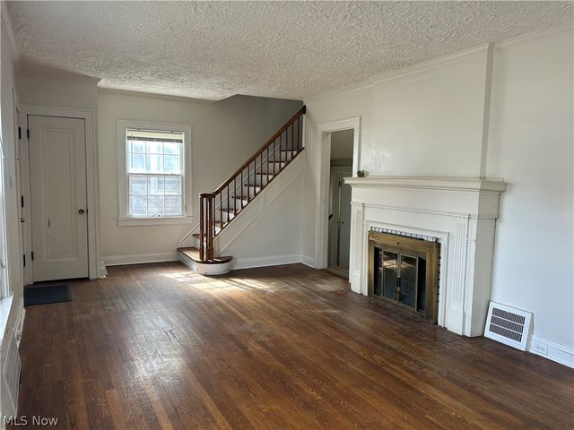 906 Keystone Drive, Cleveland Heights, OH 44121