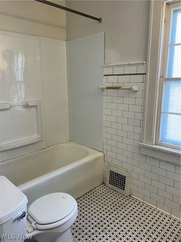 906 Keystone Drive, Cleveland Heights, OH 44121