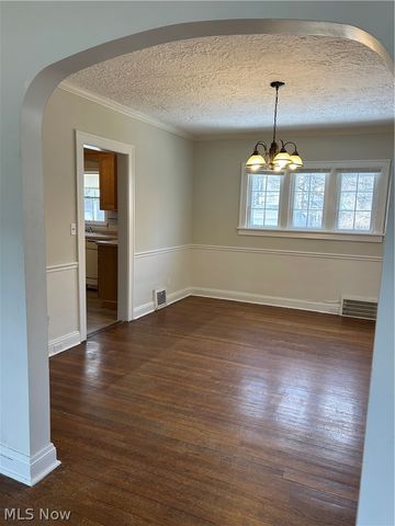 906 Keystone Drive, Cleveland Heights, OH 44121