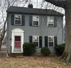 906 Keystone Drive, Cleveland Heights, OH 44121