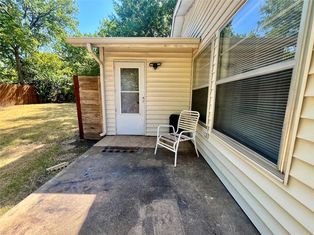 1811 Redwood Street, Arlington, TX 76014