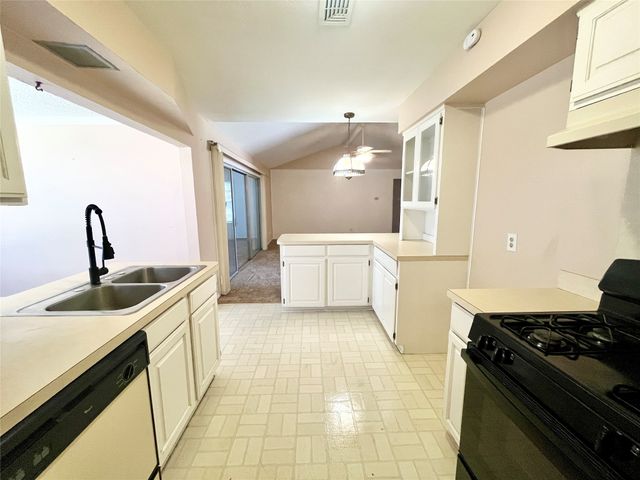 1811 Redwood Street, Arlington, TX 76014