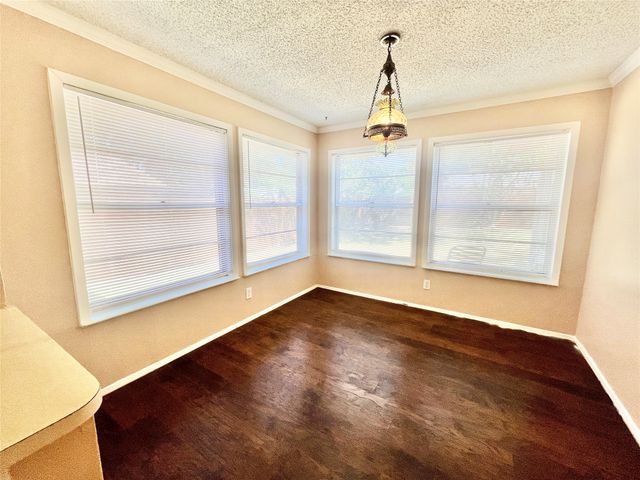 1811 Redwood Street, Arlington, TX 76014