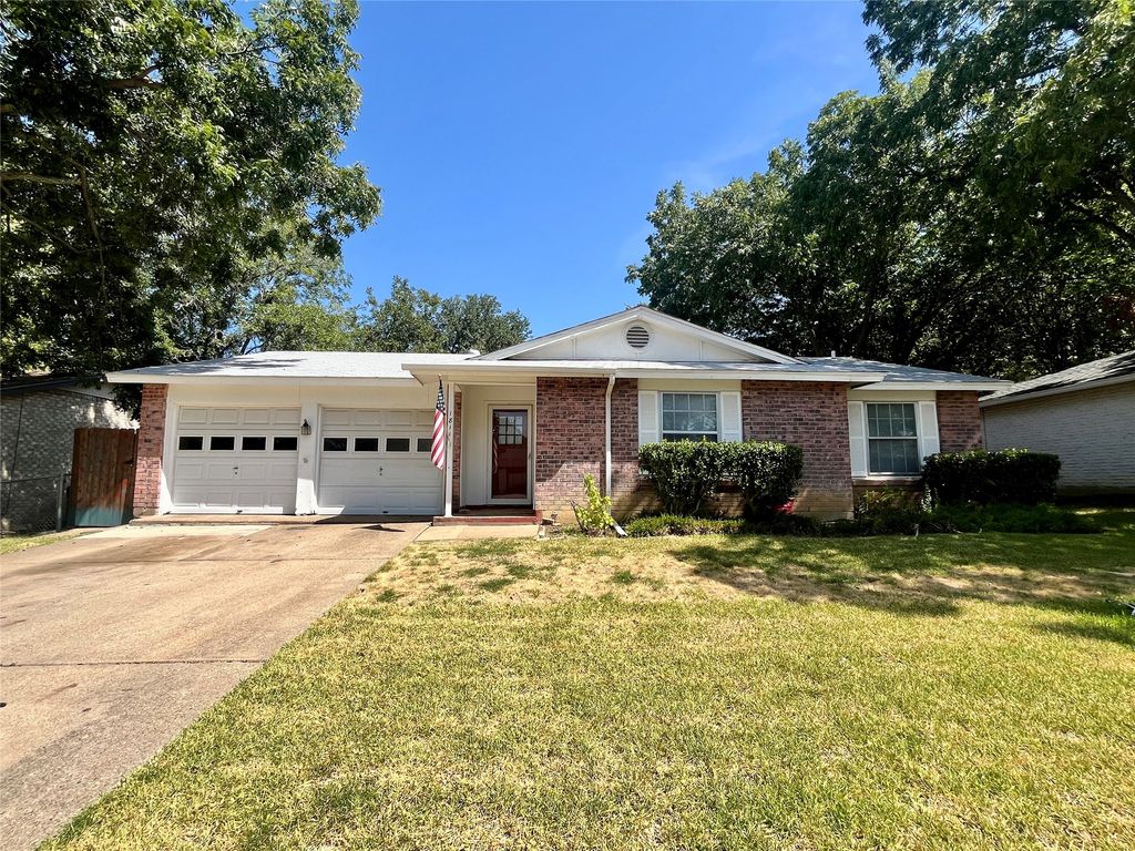 1811 Redwood Street, Arlington, TX 76014