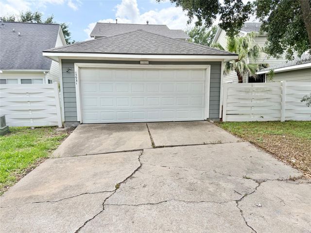 15931 S Alley Court, Houston, TX 77082