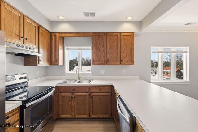 2126 Village Dr 5, Louisville, KY 40205