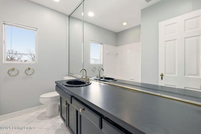 2126 Village Dr 5, Louisville, KY 40205