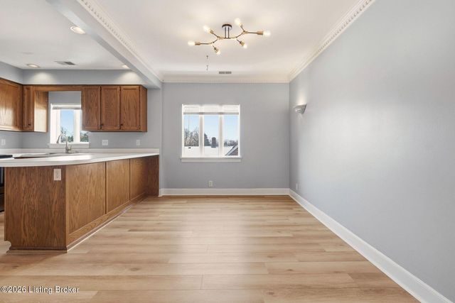 2126 Village Dr 5, Louisville, KY 40205