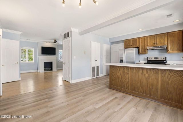 2126 Village Dr 5, Louisville, KY 40205