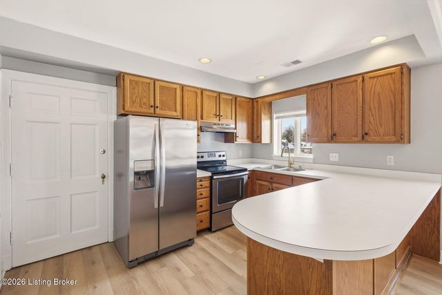 2126 Village Dr 5, Louisville, KY 40205