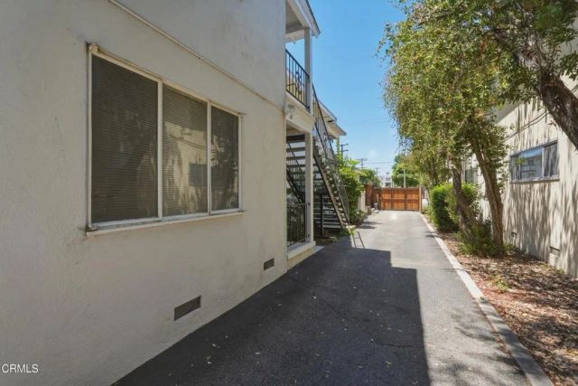 5270 Bellingham Avenue, Los Angeles, CA 91607