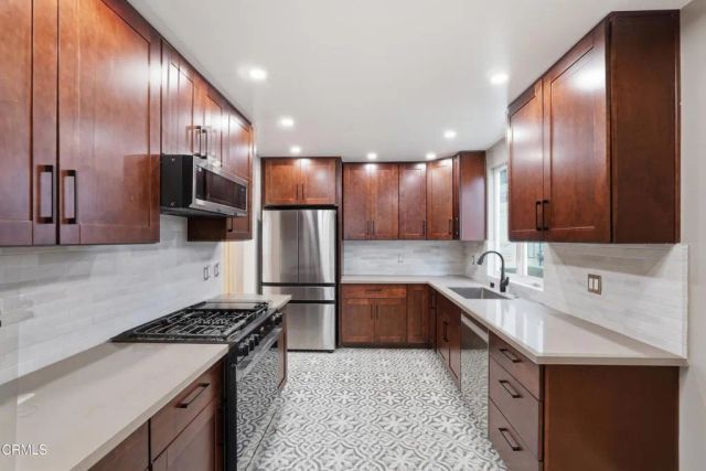 5270 Bellingham Avenue, Los Angeles, CA 91607