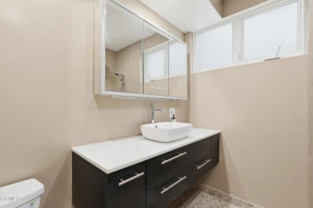 5270 Bellingham Avenue, Los Angeles, CA 91607