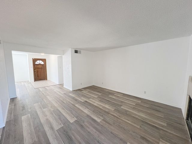 7205 Avenida La Costa NE, Albuquerque, NM 87109