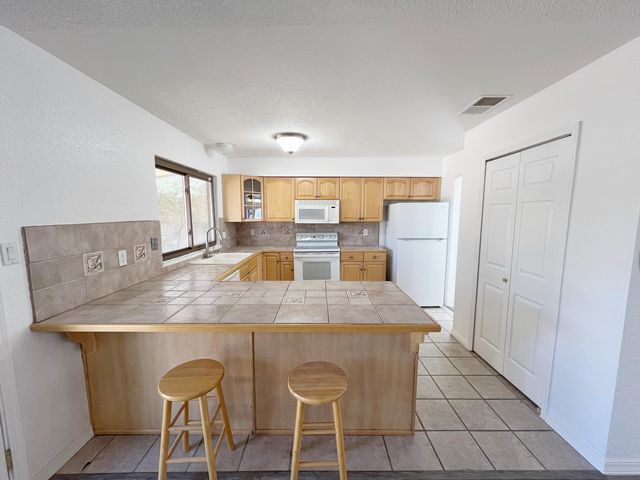7205 Avenida La Costa NE, Albuquerque, NM 87109