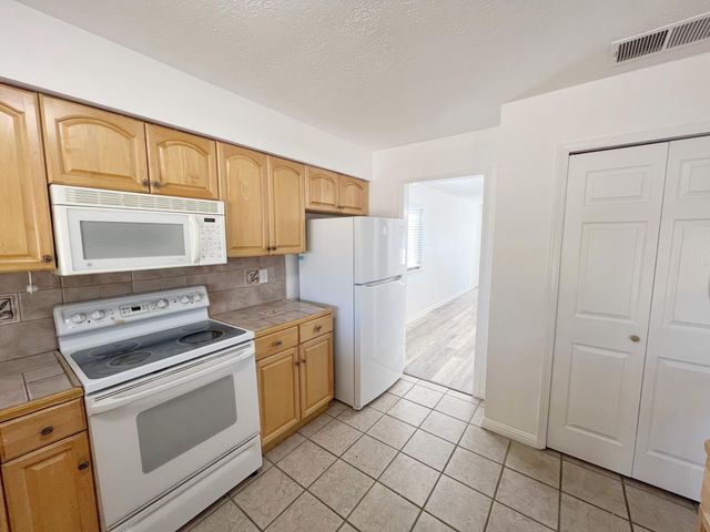 7205 Avenida La Costa NE, Albuquerque, NM 87109
