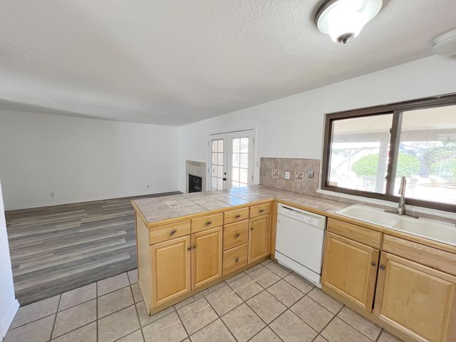 7205 Avenida La Costa NE, Albuquerque, NM 87109