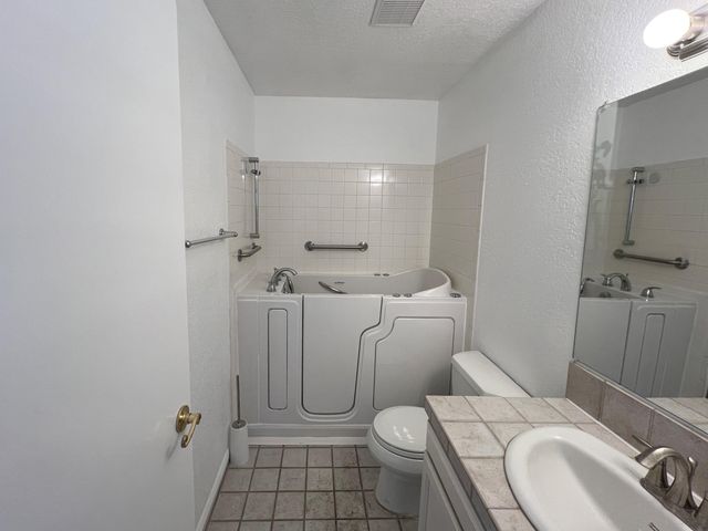 7205 Avenida La Costa NE, Albuquerque, NM 87109