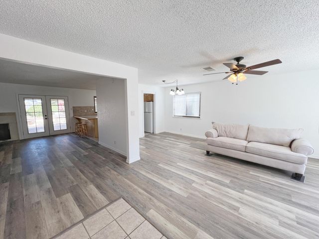 7205 Avenida La Costa NE, Albuquerque, NM 87109