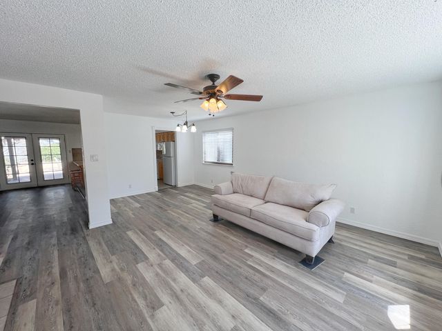 7205 Avenida La Costa NE, Albuquerque, NM 87109