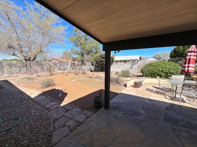 7205 Avenida La Costa NE, Albuquerque, NM 87109