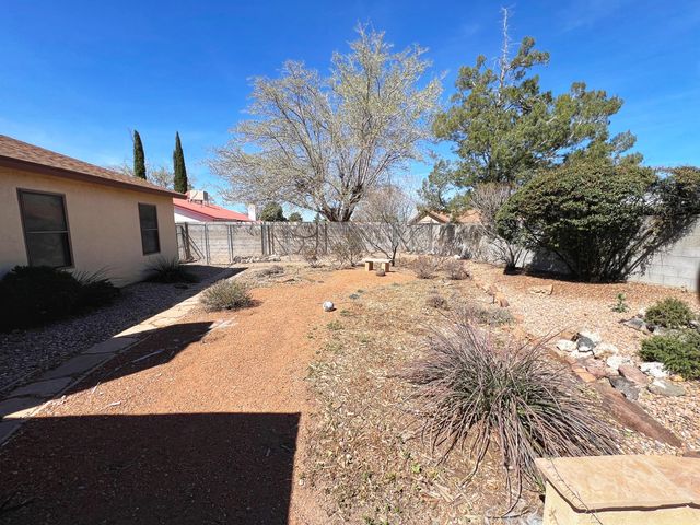 7205 Avenida La Costa NE, Albuquerque, NM 87109