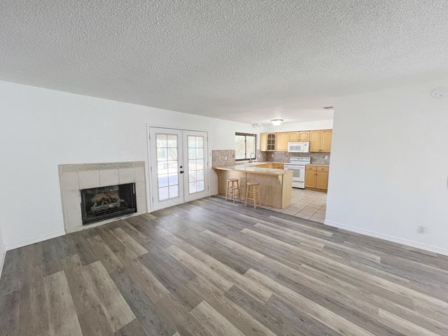 7205 Avenida La Costa NE, Albuquerque, NM 87109