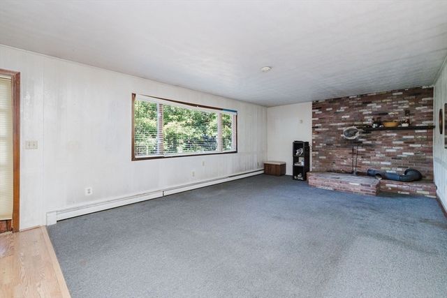 47 Weaver St, Wareham, MA 02576