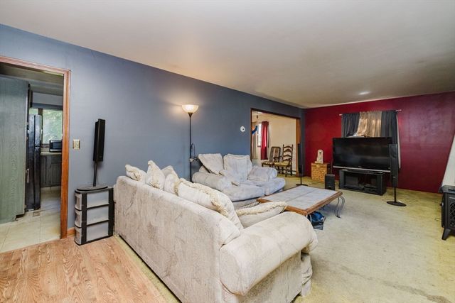 47 Weaver St, Wareham, MA 02576