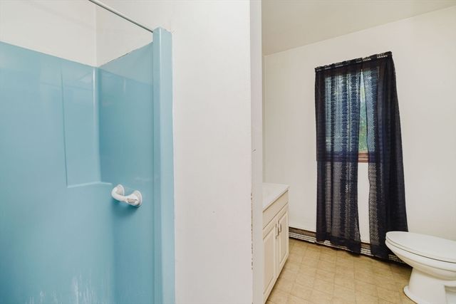 47 Weaver St, Wareham, MA 02576