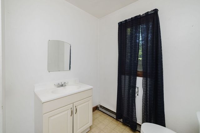 47 Weaver St, Wareham, MA 02576