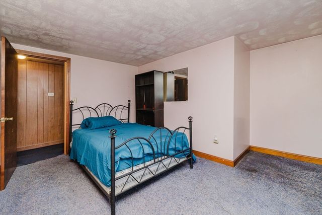 47 Weaver St, Wareham, MA 02576