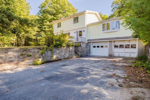 47 Weaver St, Wareham, MA 02576