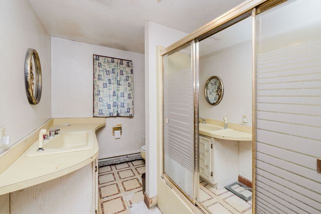 47 Weaver St, Wareham, MA 02576