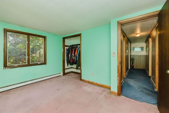 47 Weaver St, Wareham, MA 02576