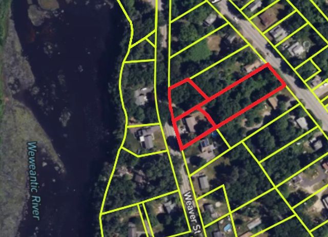 47 Weaver St, Wareham, MA 02576