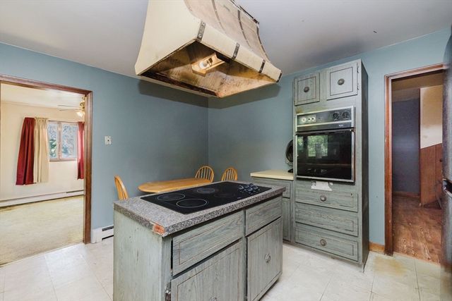 47 Weaver St, Wareham, MA 02576