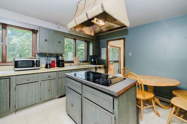 47 Weaver St, Wareham, MA 02576