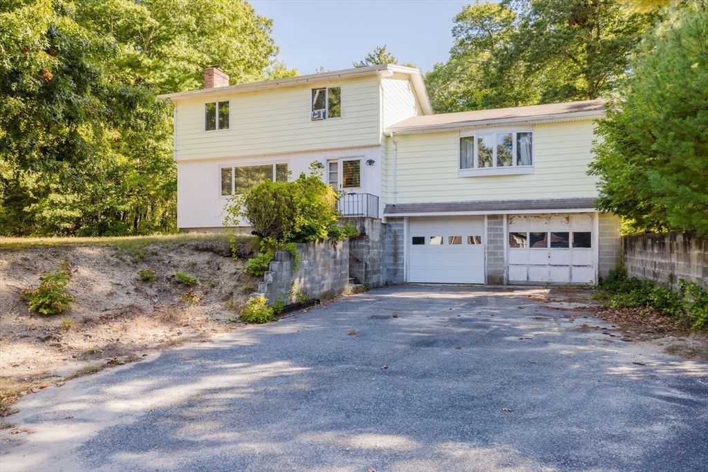 47 Weaver St, Wareham, MA 02576